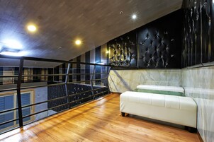 家庭套房, 2 间卧室 (No Breakfast on Monday & Tuesday) | 免费 WiFi、床单