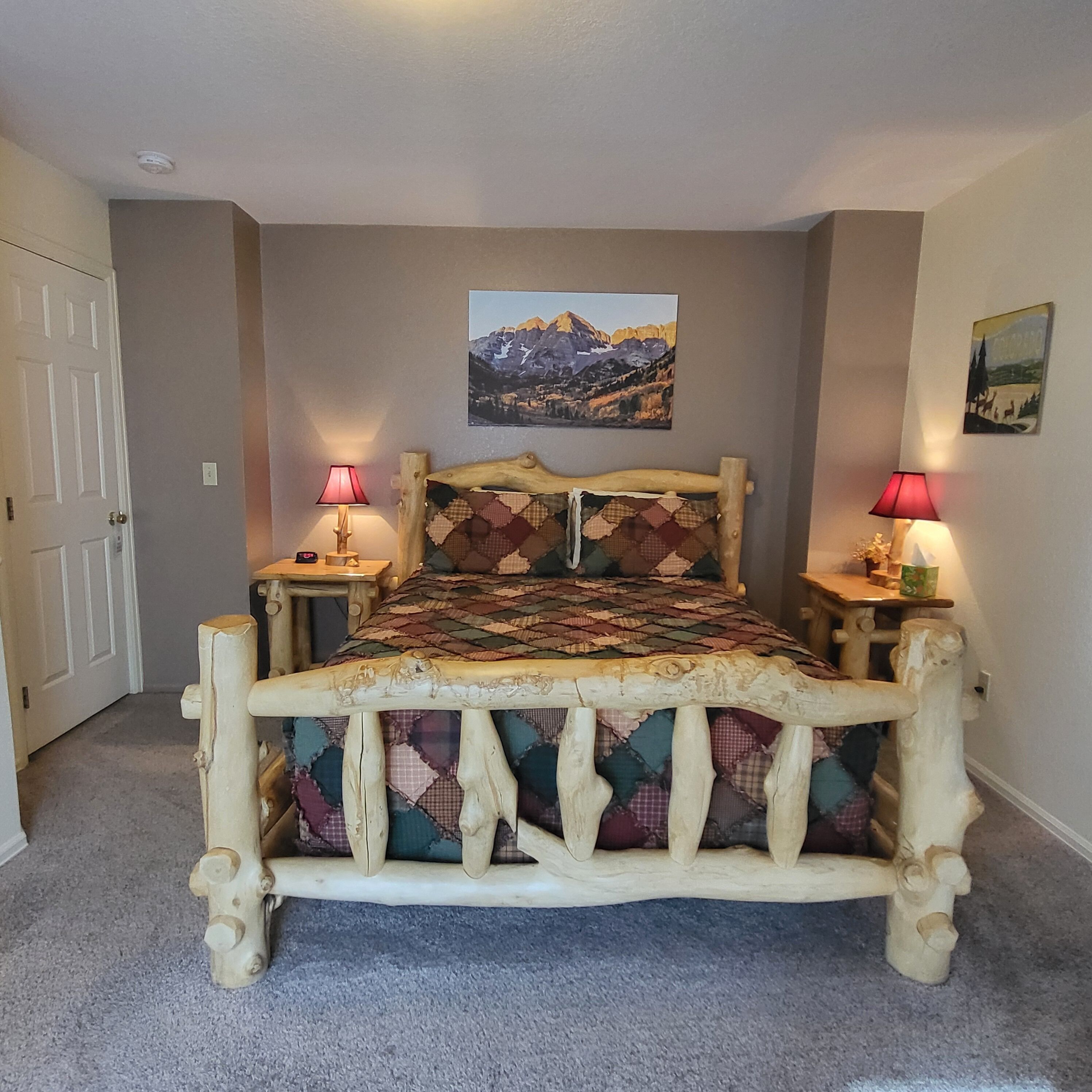 Kamer, 1 queensize bed | Luxe beddengoed, Tempur Pedic-bedden, individueel gedecoreerd