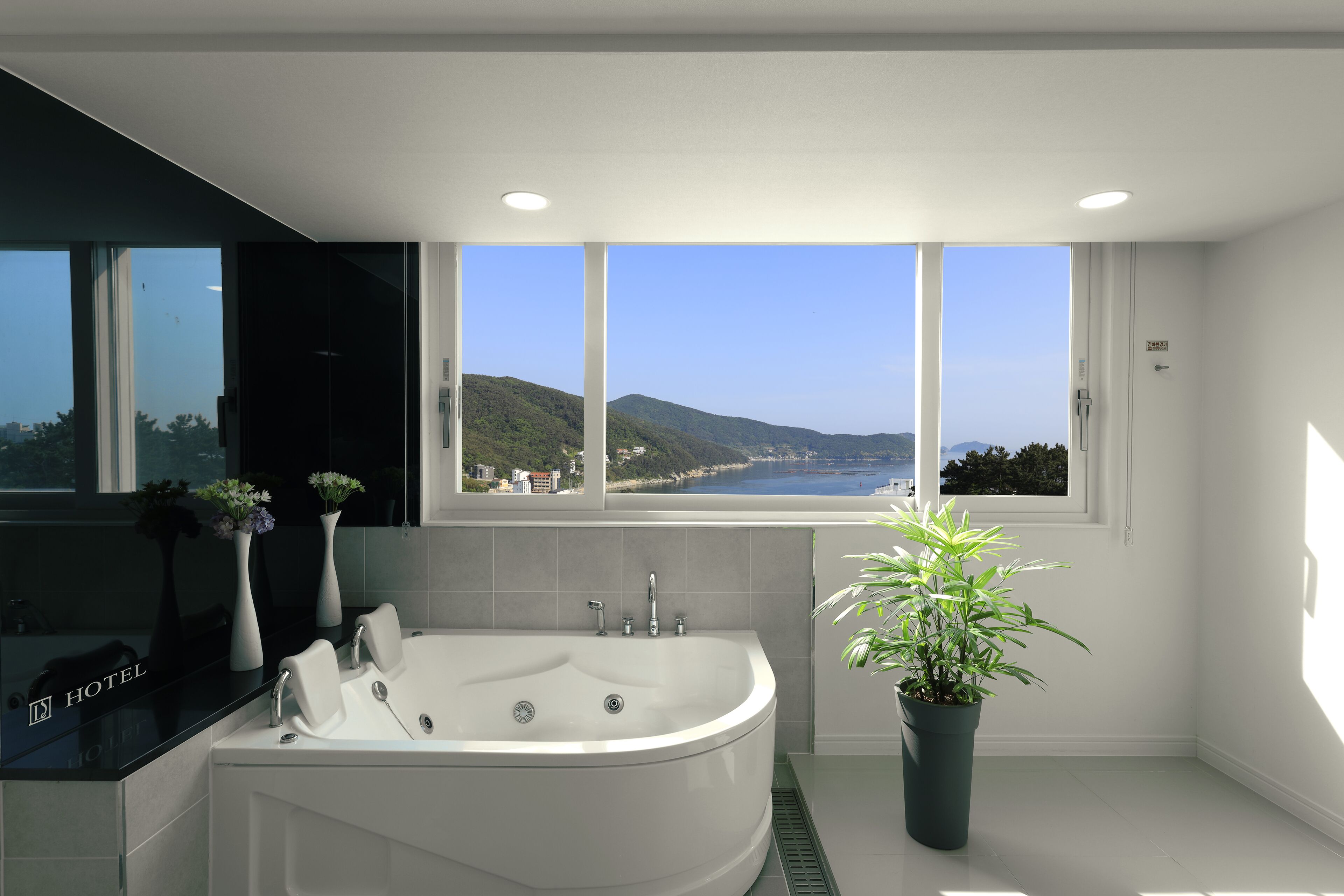 deluxe double room | private spa tub