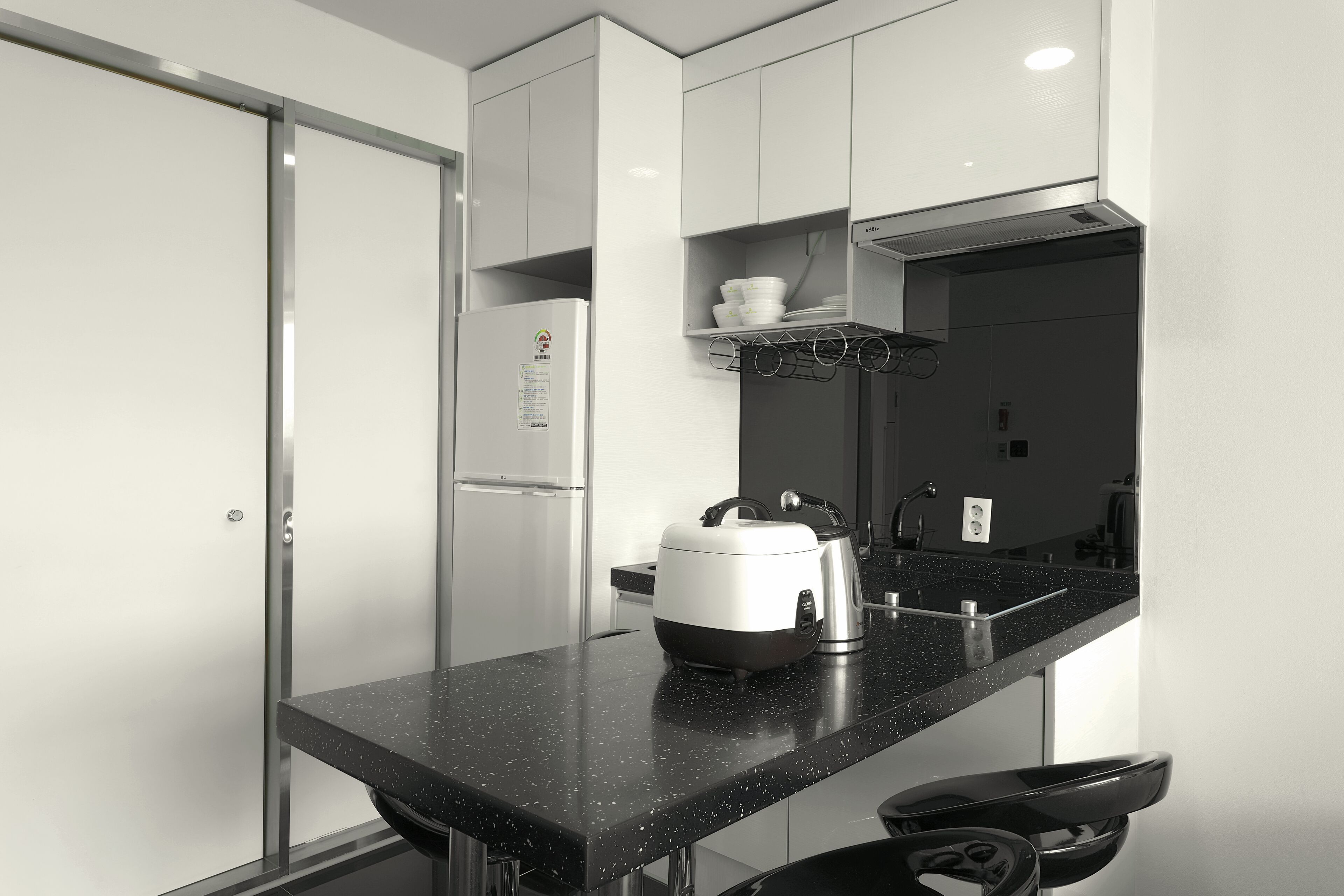 deluxe twin | private kitchen | fridge, microwave, rice cooker, cookware/dishes/utensils