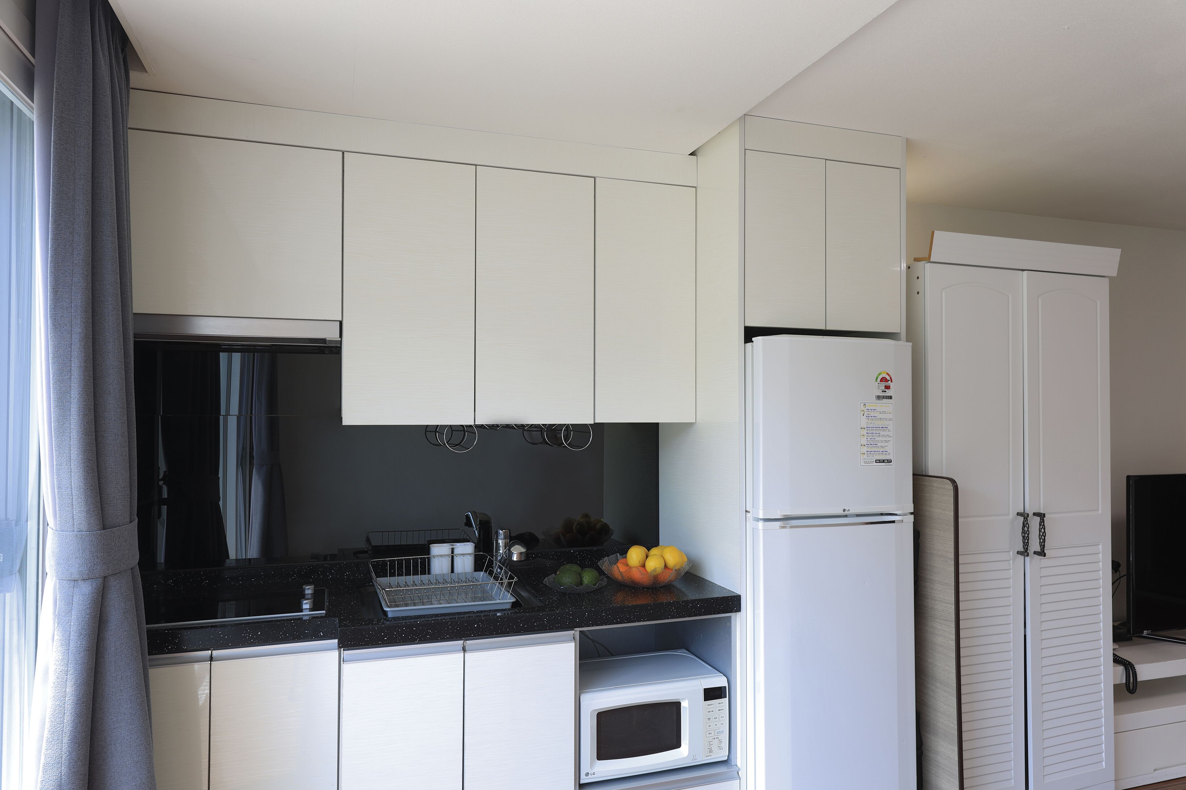 traditional room (annex building) | private kitchen | fridge, microwave, rice cooker, cookware/dishes/utensils