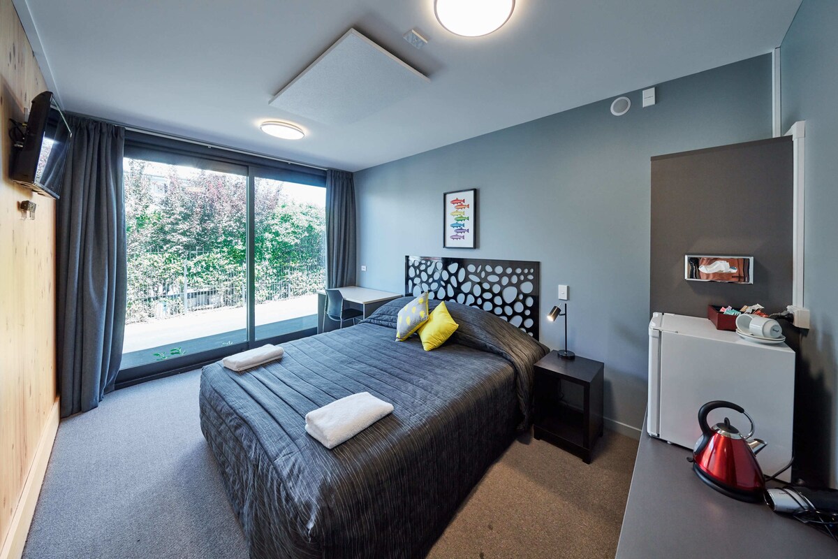 Iron/ironing board (on request), WiFi (free), bed sheets