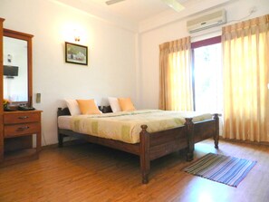 Deluxe Double Room, 2 Single Beds, Private Bathroom, Hill View