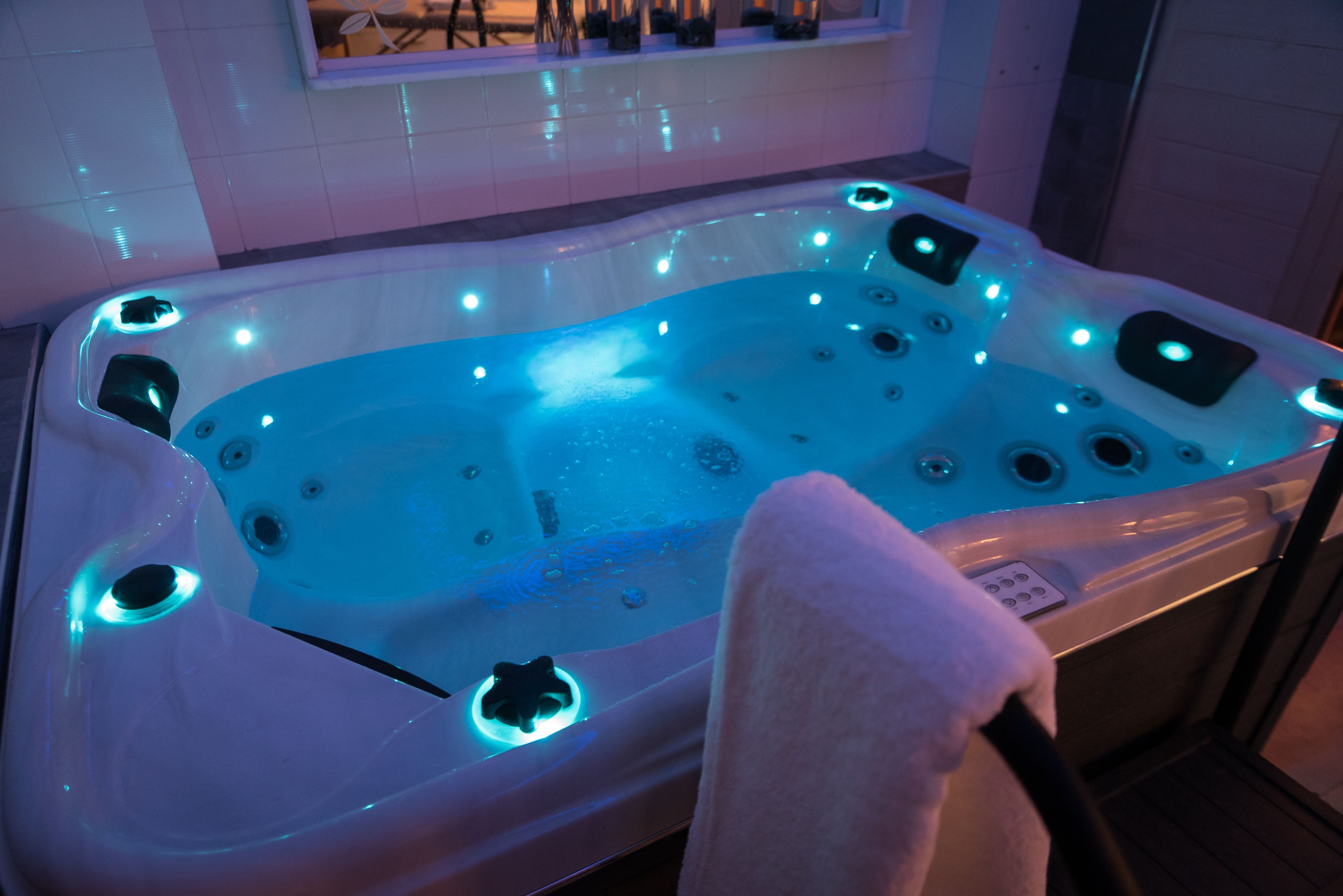 indoor spa tub