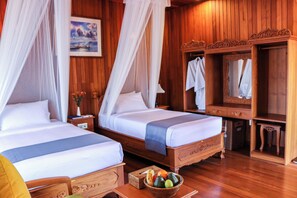 In-room safe, desk, blackout curtains, iron/ironing board - KMA Inle Hotel (Nyaungshwe)