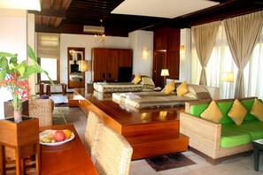 Minibar, in-room safe, desk, blackout curtains