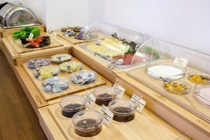 Café da manhã com buffet grátis todos os dias