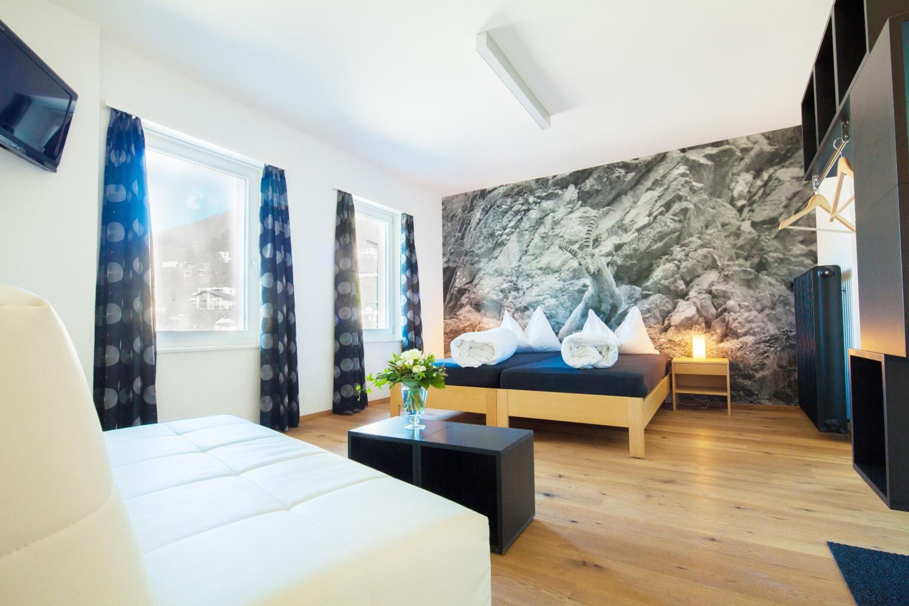 1 bedroom, desk, soundproofing, free wifi