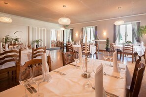 Mittagessen und Abendessen, regionale KĂŒche