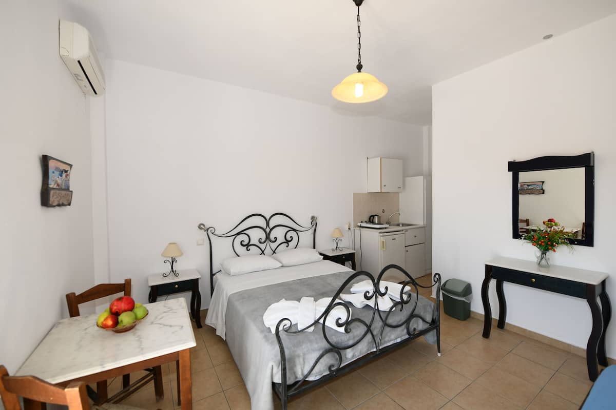 Economy Studio, Sea View (Double) | Private kitchenette | Fridge, coffee/tea maker