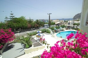 Property grounds - Sunflower Santorini (Santorini)