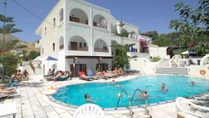 Seasonal outdoor pool, pool loungers - Sunflower Santorini (Santorini)
