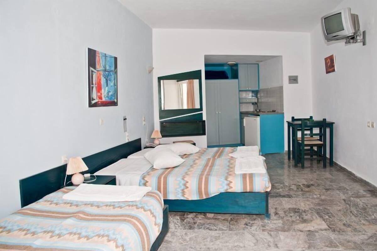 In-room safe, cribs (surcharge), WiFi (free)