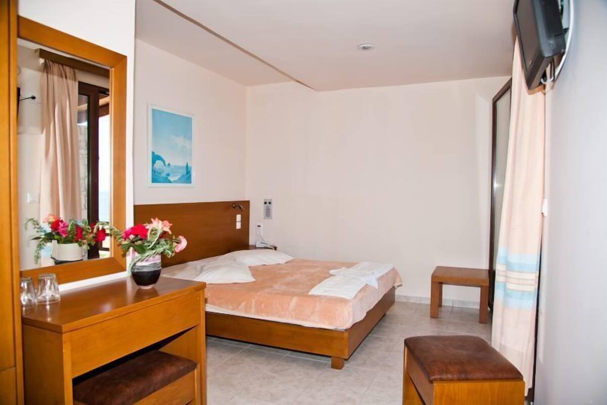 Standard Double or Twin Room | In-room safe, cribs (surcharge), WiFi (free)