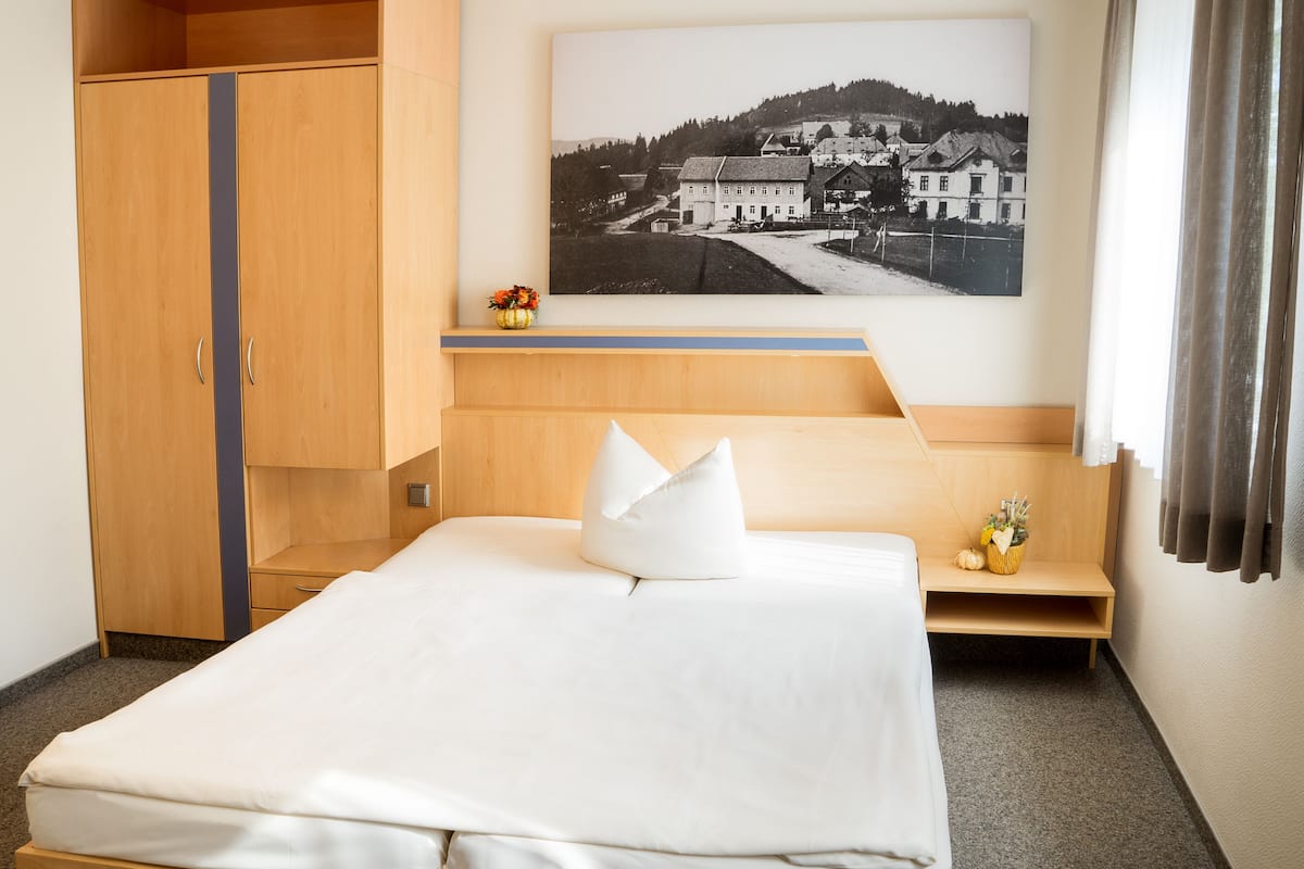 double room | desk, cots/infant beds, free wifi, bed sheets