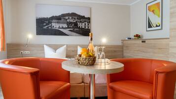 Doppelzimmer | Schreibtisch, Babybetten, kostenloses WLAN, Bettwäsche