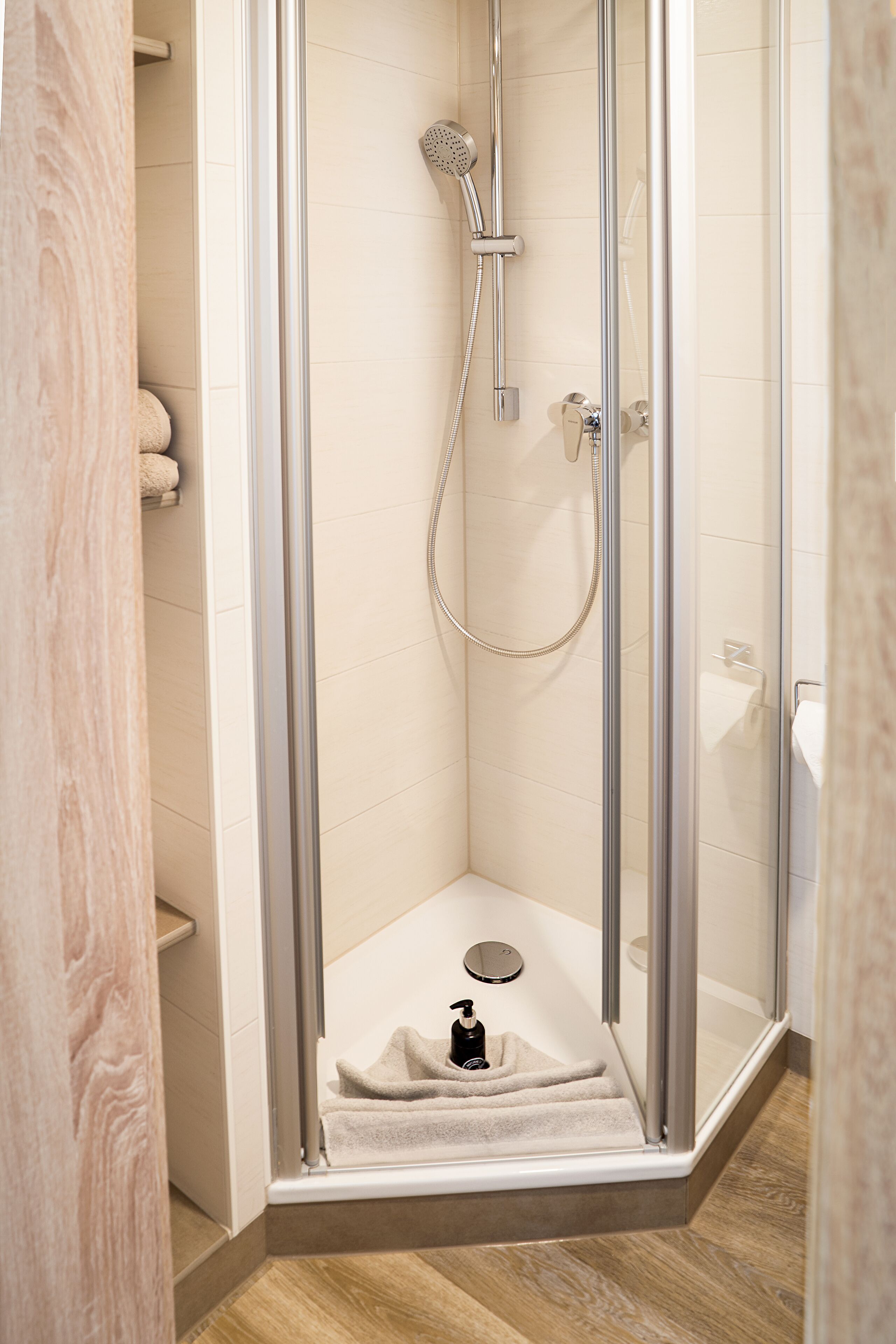 double room | bathroom | shower, towels