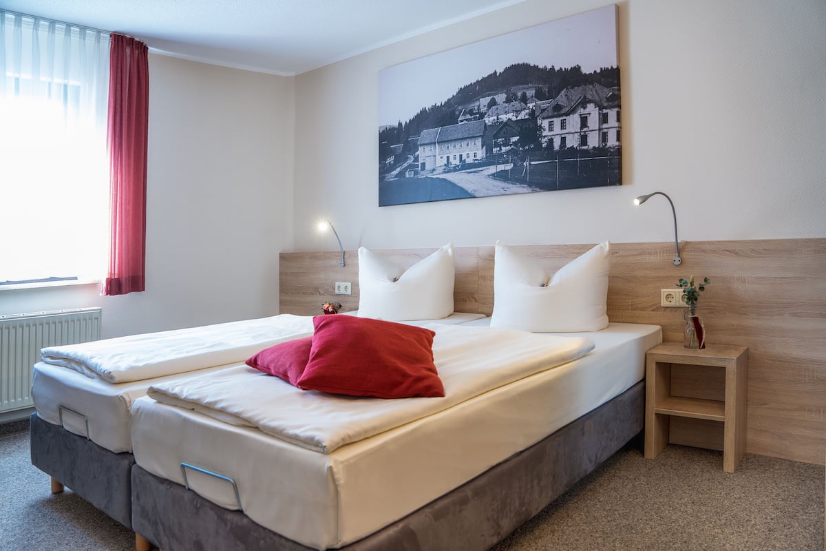 double room | desk, cots/infant beds, free wifi, bed sheets