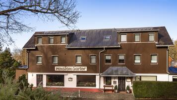 Welcome to Pension Sartor, a charming residence with a warm atmosphere.