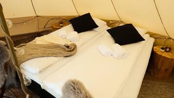 Skrivebord, strykejern/-brett, wi-fi (inkludert) og sengetøy