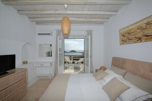 Apartment Harmony | Hypo-allergenic bedding, in-room safe, laptop workspace, soundproofing - Thalasses Villas (Mykonos)