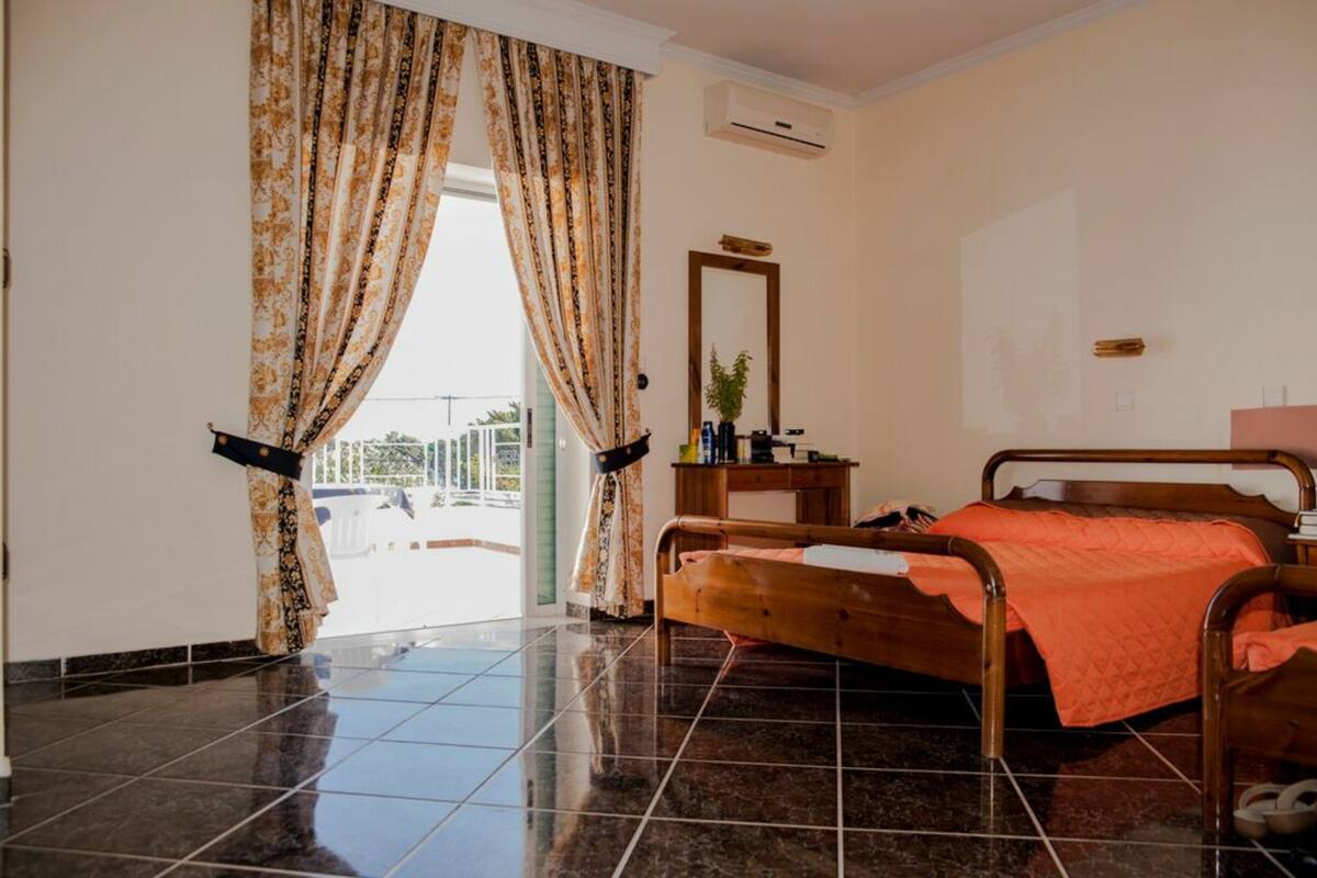 Standard Room | In-room safe, iron/ironing board (on request), cribs (free), bed sheets