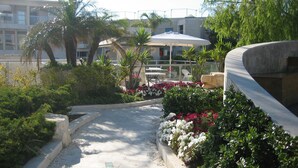 1 bedroom, premium bedding, desk, soundproofing - Nomi Suites (Herzliya)