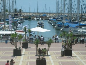 1 bedroom, premium bedding, desk, soundproofing - Nomi Suites (Herzliya)