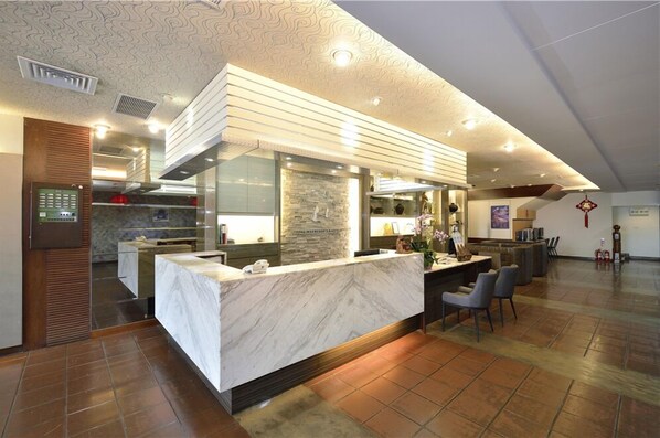 ฝ่ายต้อนรับ