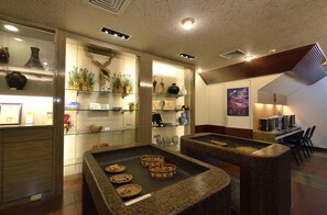 Lobby sitting area - Toong Mao Kao Shang Ching Hotel (Hengchun)