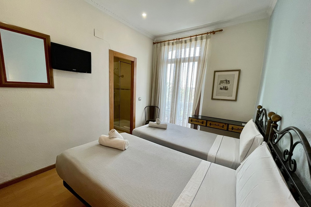 Kamar Double Standar, 1 Tempat Tidur Double atau 2 Tempat Tidur Twin | 1 kamar tidur dan didekorasi berbeda-beda