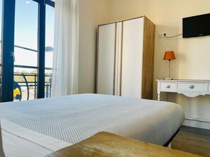 1 bedroom, individually decorated, individually furnished, desk - Hostal Balcón al mar (Valencia)