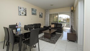 Appartement, 2 chambres | Coin séjour