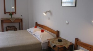 Dreibettzimmer (Studio) | Kostenlose Babybetten, Zustellbetten, kostenloses WLAN