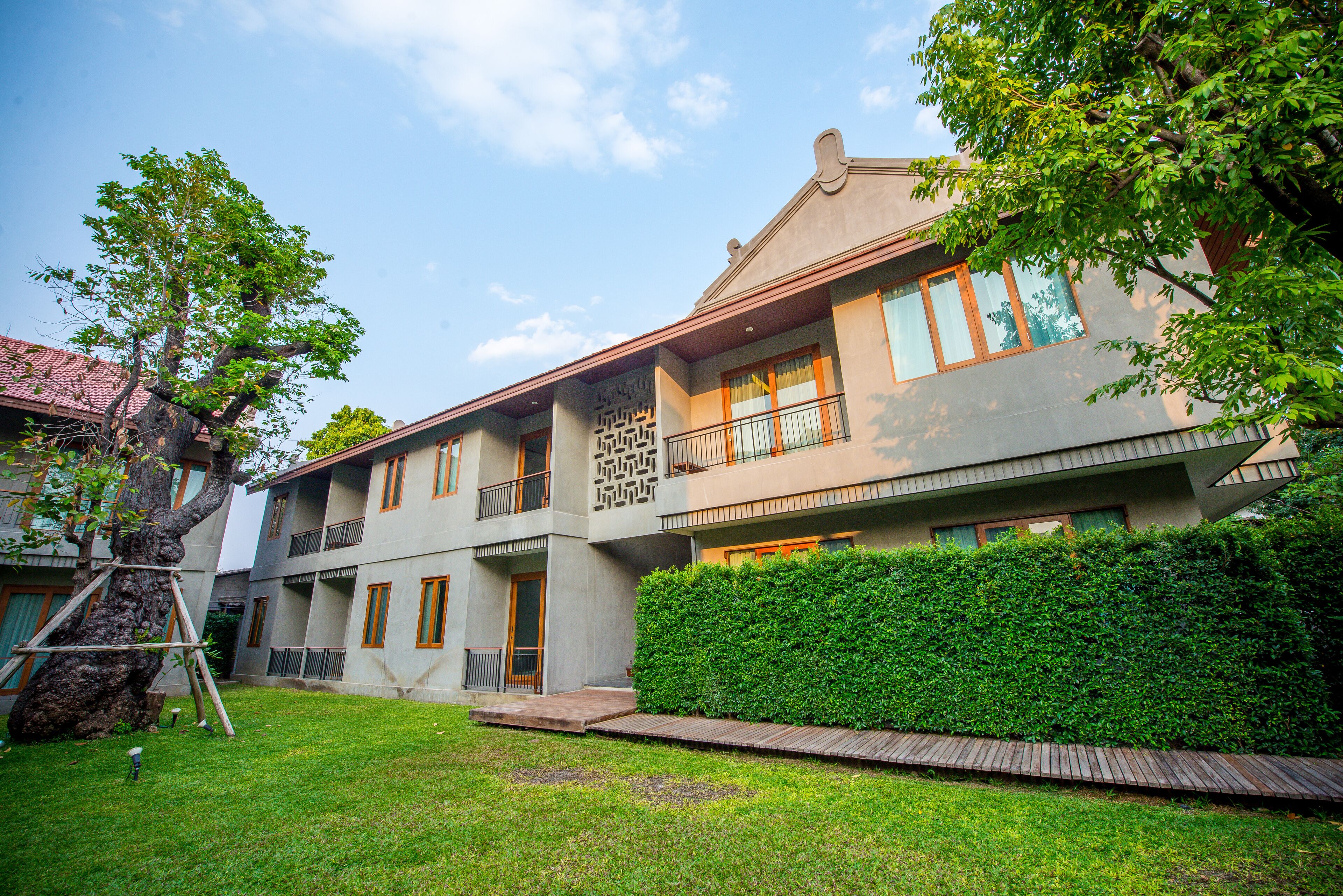 Habitación superior con 1 cama matrimonial o 2 individuales, balcón, vista al jardín | Vista desde la habitación