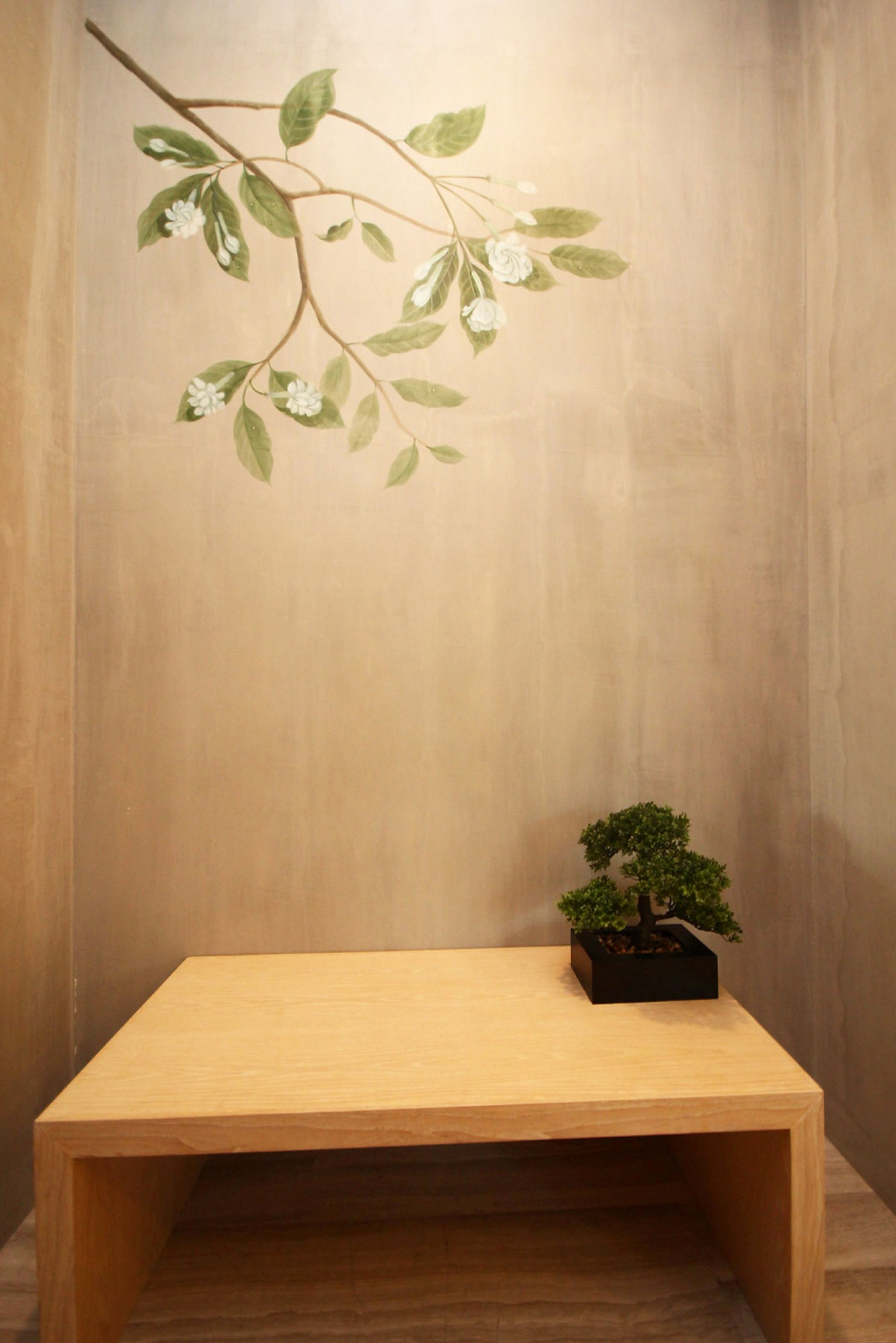 premier suite, 1 double bed, balcony, garden view | living room | 40-inch lcd tv with cable channels, tv