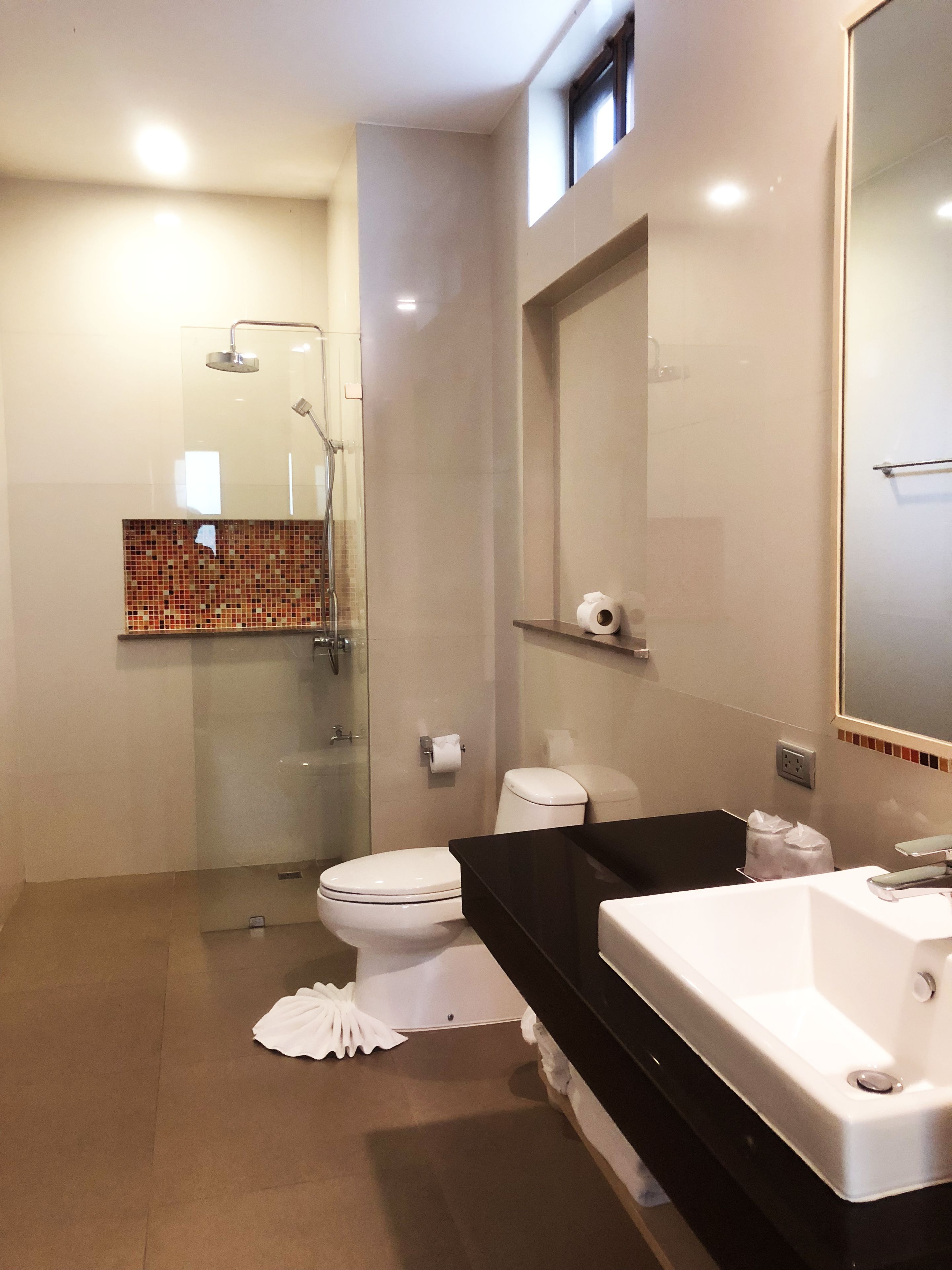 family room, 1 bedroom | bathroom | shower, free toiletries, hair dryer, slippers