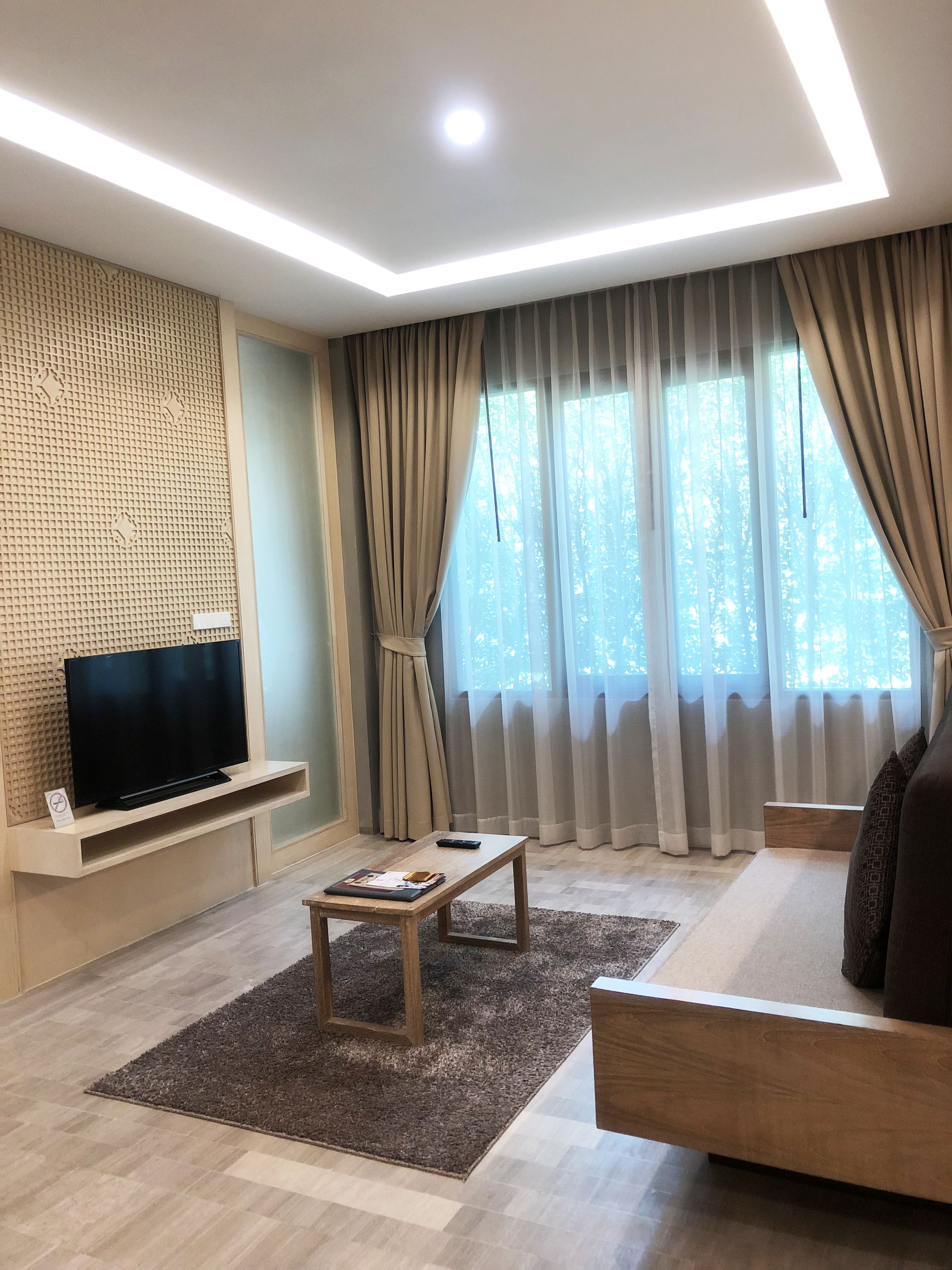 family room, 1 bedroom | living room | 40-inch lcd tv with cable channels, tv