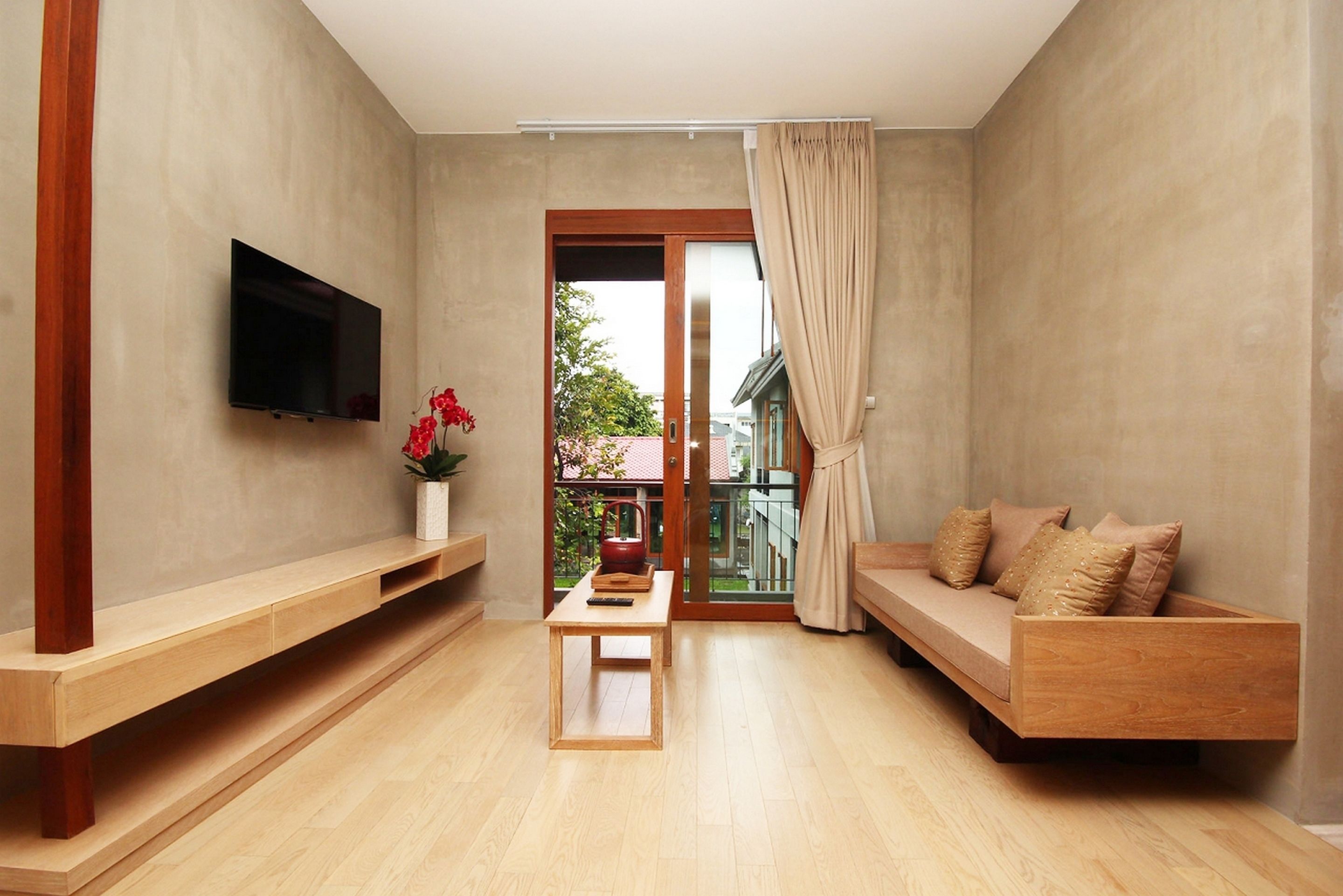 premier suite, 1 double bed, balcony, garden view | living room | 40-inch lcd tv with cable channels, tv