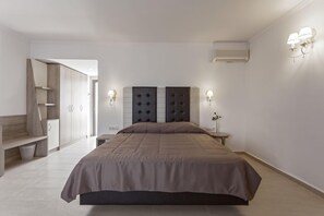 Egyptian cotton sheets, in-room safe, blackout curtains