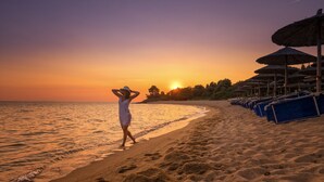 Sun loungers, beach umbrellas, beach towels, scuba diving - Lagomandra Hotel & Spa (Sithonia)