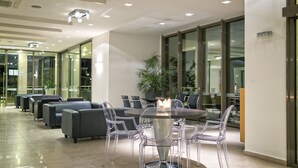 Lobby sitting area - Lagomandra Hotel & Spa (Sithonia)