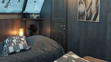 Twin Glass Igloo (warm room) | 1 bedroom, individually decorated, free WiFi, bed sheets