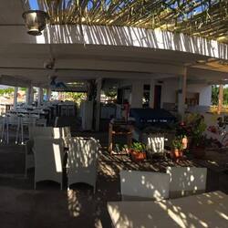 Daily continental breakfast (EUR 5 per person)