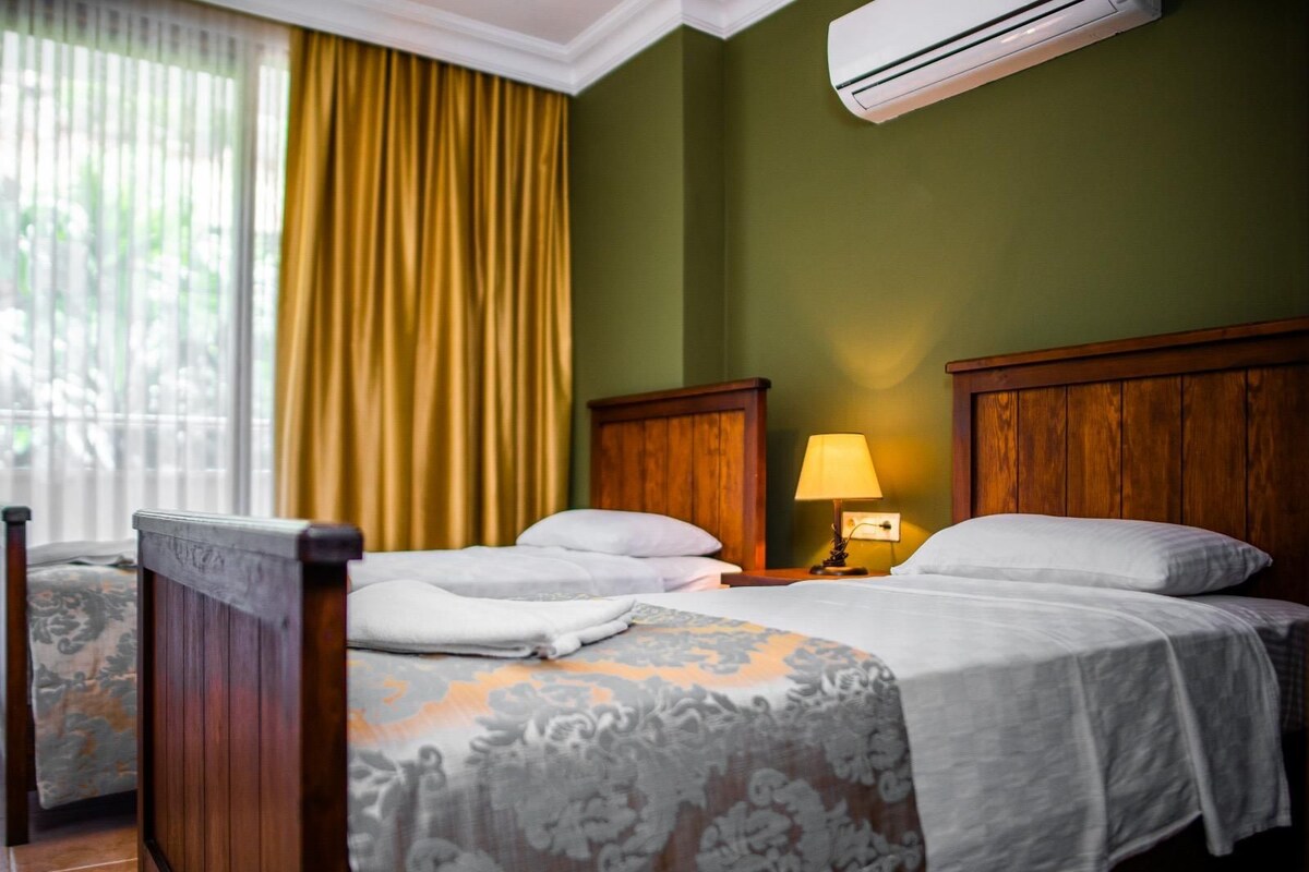 Ropa de cama de alta calidad y escritorio 