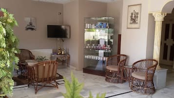 Check-in/check-out kiosk