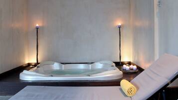 Indoor spa tub