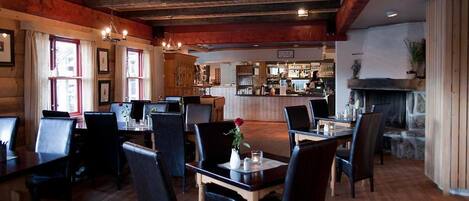 Frühstück und Abendessen, lokale Küche