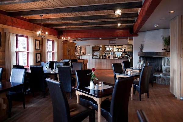 Breakfast and dinner served, local cuisine