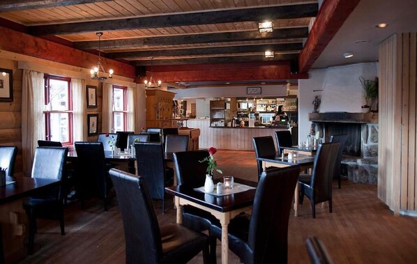 Serveert ontbijt en diner, lokale gerechten